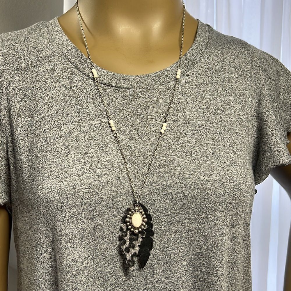 Stunning Silver Tone And Black/Leopard Leaf Necklace